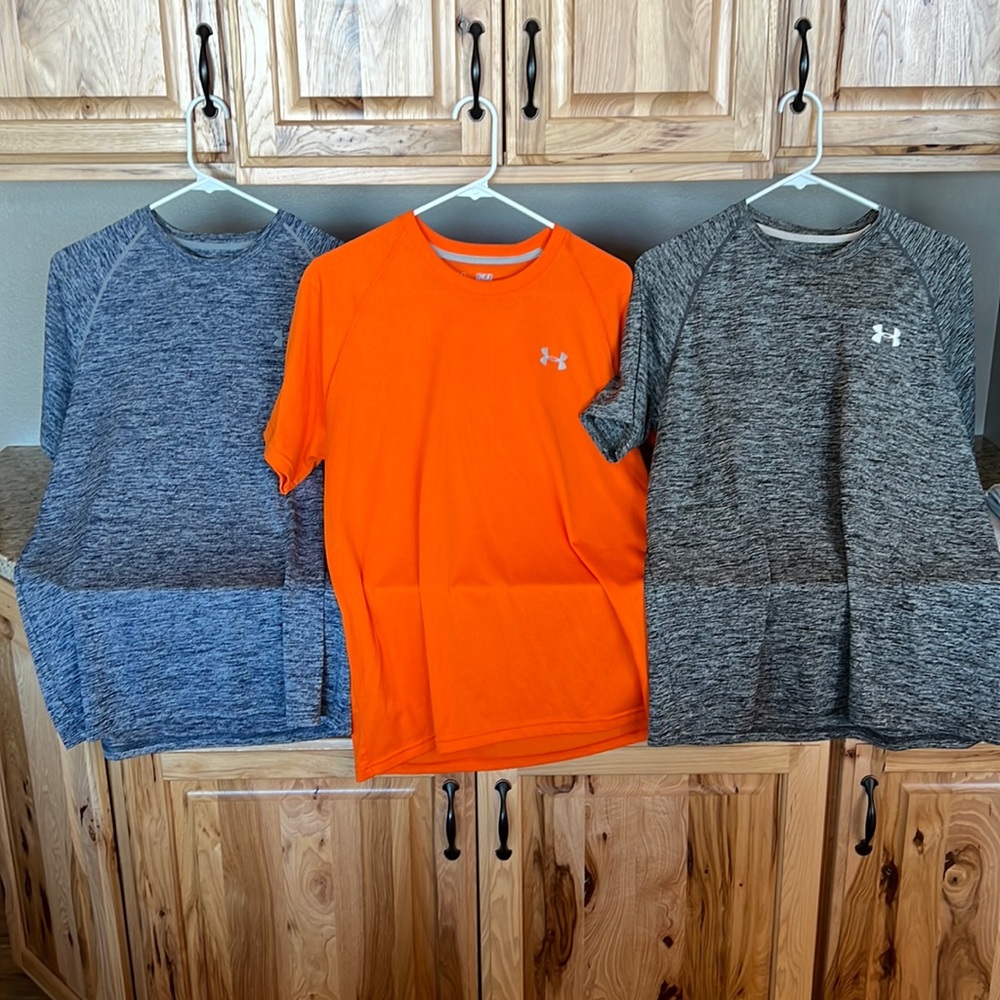 3-Under Armour Mens Medium Shirts
